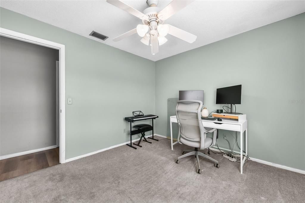 Activo con contrato: $335,000 (4 camas, 2 baños, 1525 Pies cuadrados)