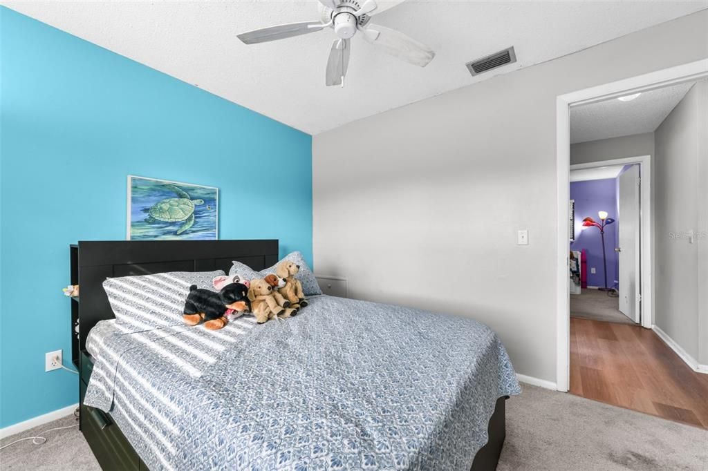 Activo con contrato: $335,000 (4 camas, 2 baños, 1525 Pies cuadrados)