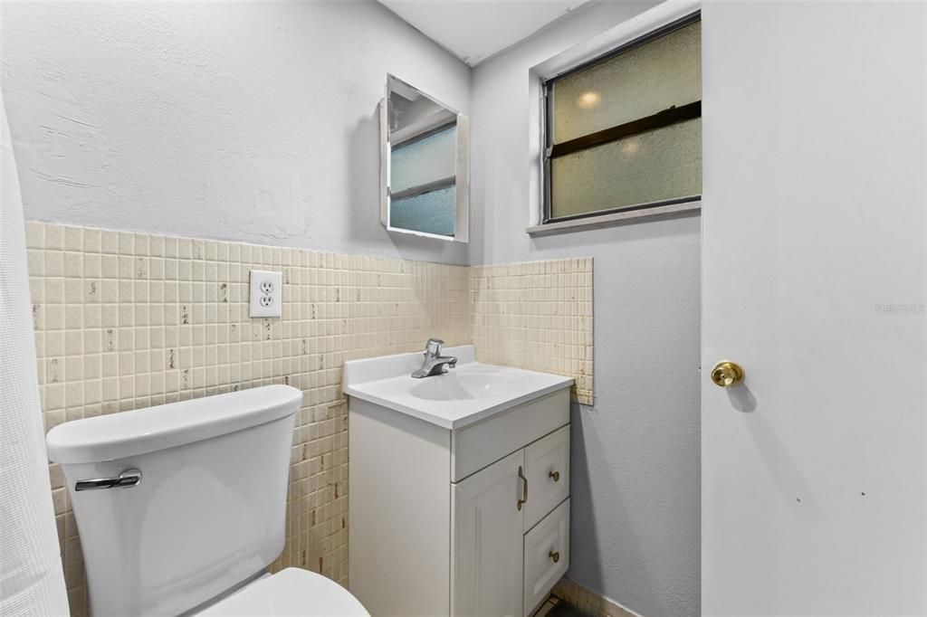 Activo con contrato: $335,000 (4 camas, 2 baños, 1525 Pies cuadrados)