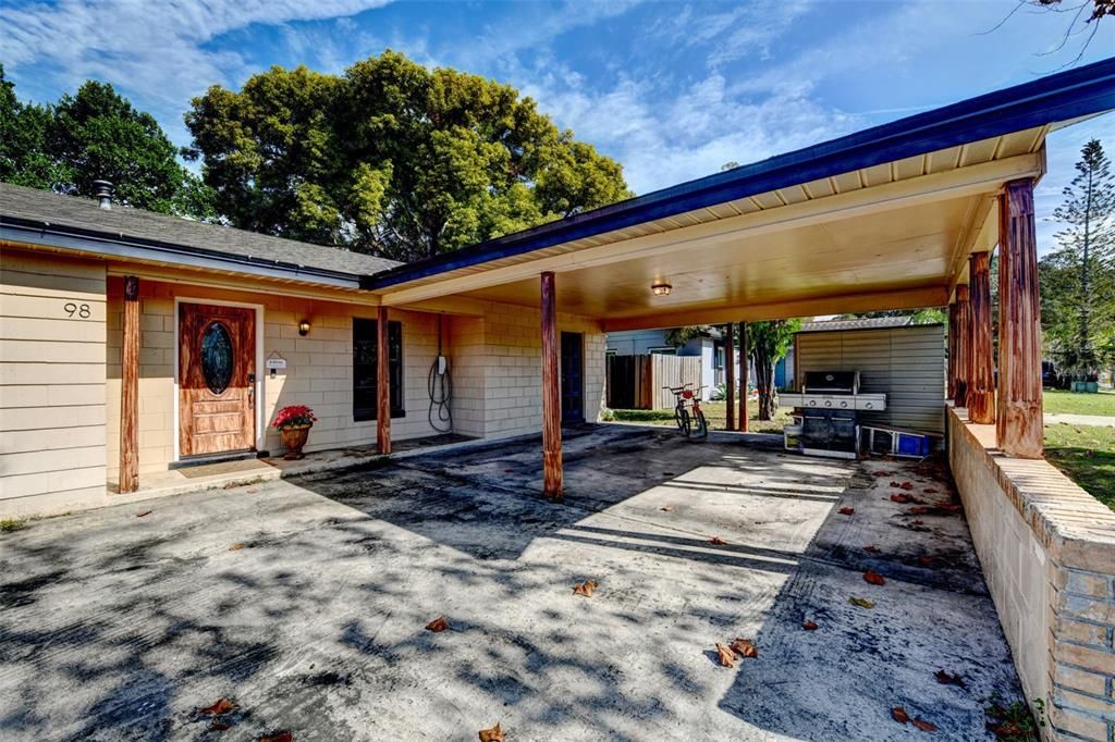 Activo con contrato: $335,000 (4 camas, 2 baños, 1525 Pies cuadrados)