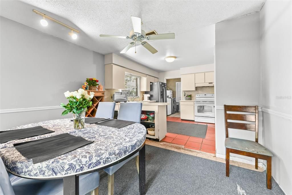 Activo con contrato: $335,000 (4 camas, 2 baños, 1525 Pies cuadrados)