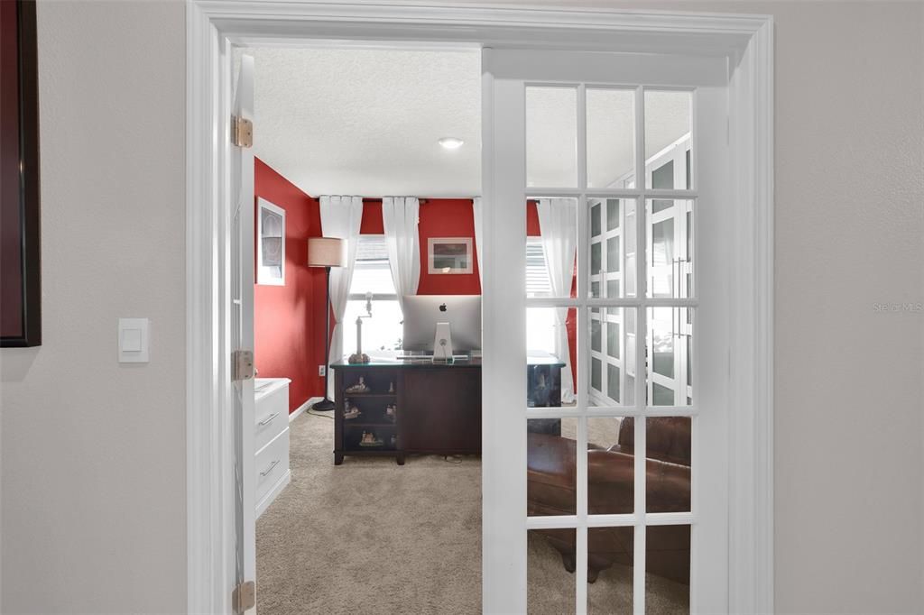 For Sale: $399,900 (3 beds, 3 baths, 2042 Square Feet)