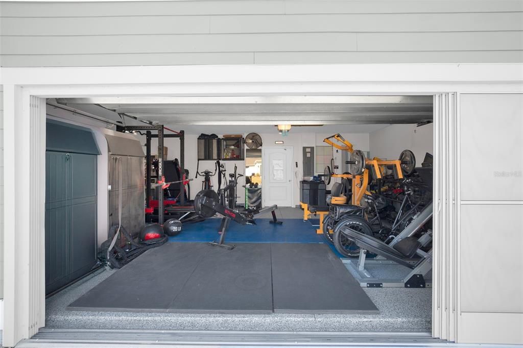 For Sale: $399,900 (3 beds, 3 baths, 2042 Square Feet)