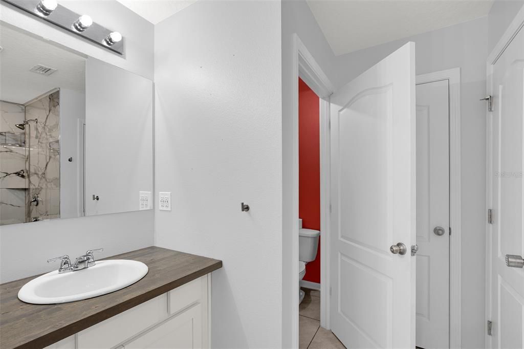 For Sale: $399,900 (3 beds, 3 baths, 2042 Square Feet)