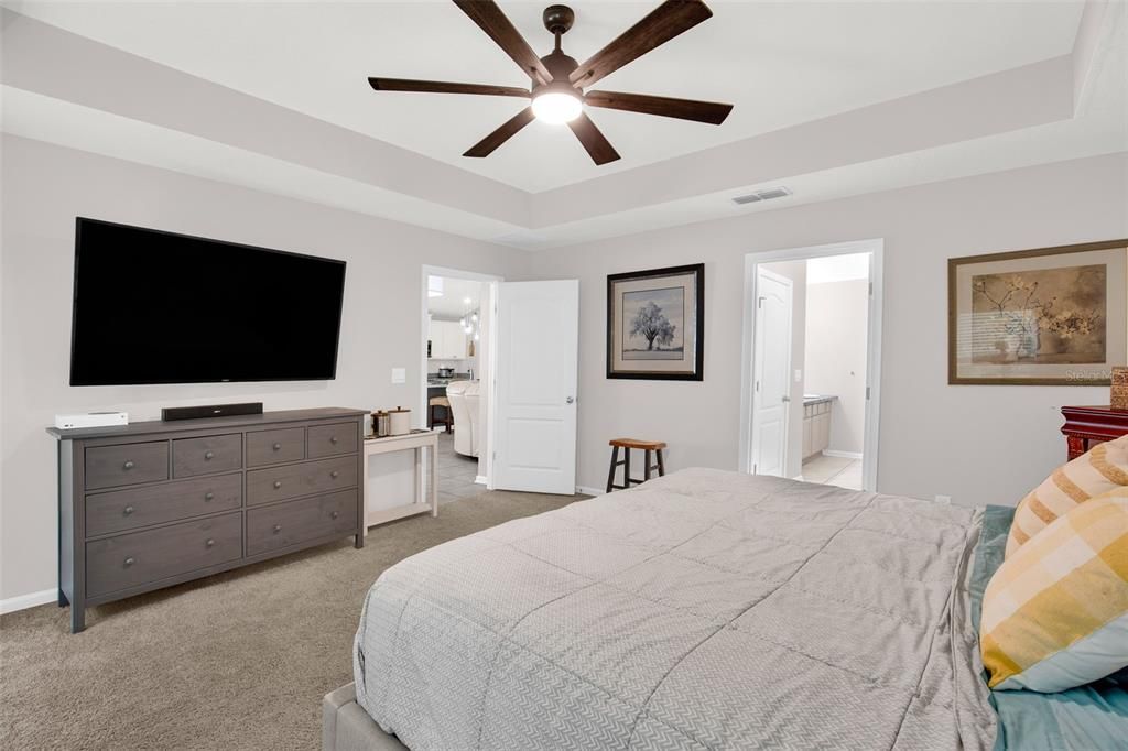 For Sale: $399,900 (3 beds, 3 baths, 2042 Square Feet)