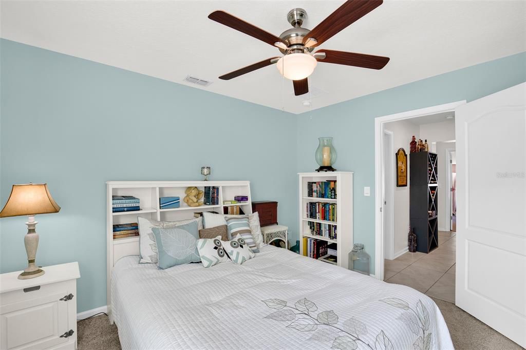 For Sale: $399,900 (3 beds, 3 baths, 2042 Square Feet)