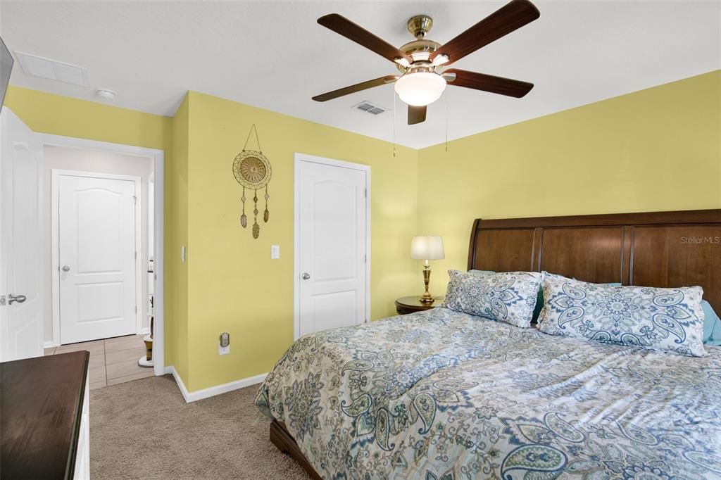 For Sale: $399,900 (3 beds, 3 baths, 2042 Square Feet)