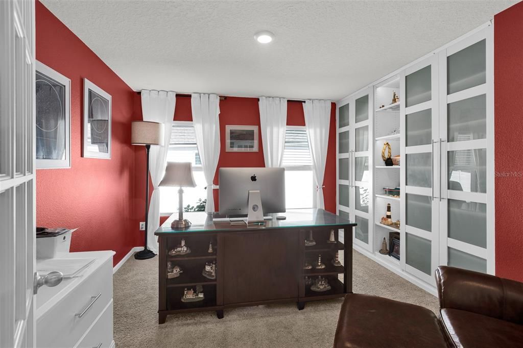 For Sale: $399,900 (3 beds, 3 baths, 2042 Square Feet)