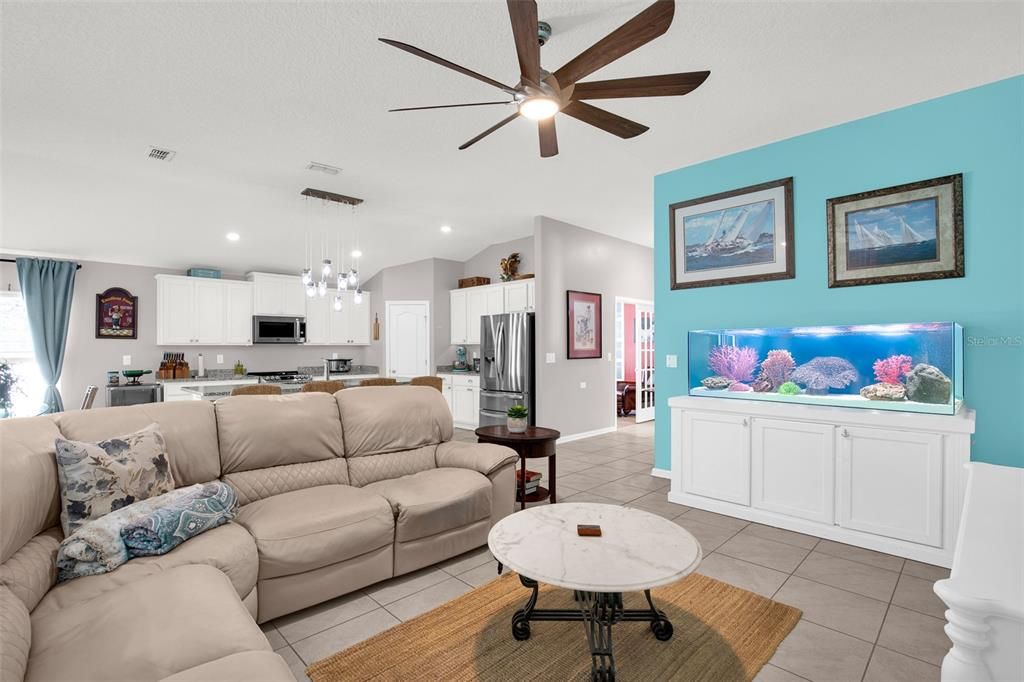 For Sale: $399,900 (3 beds, 3 baths, 2042 Square Feet)