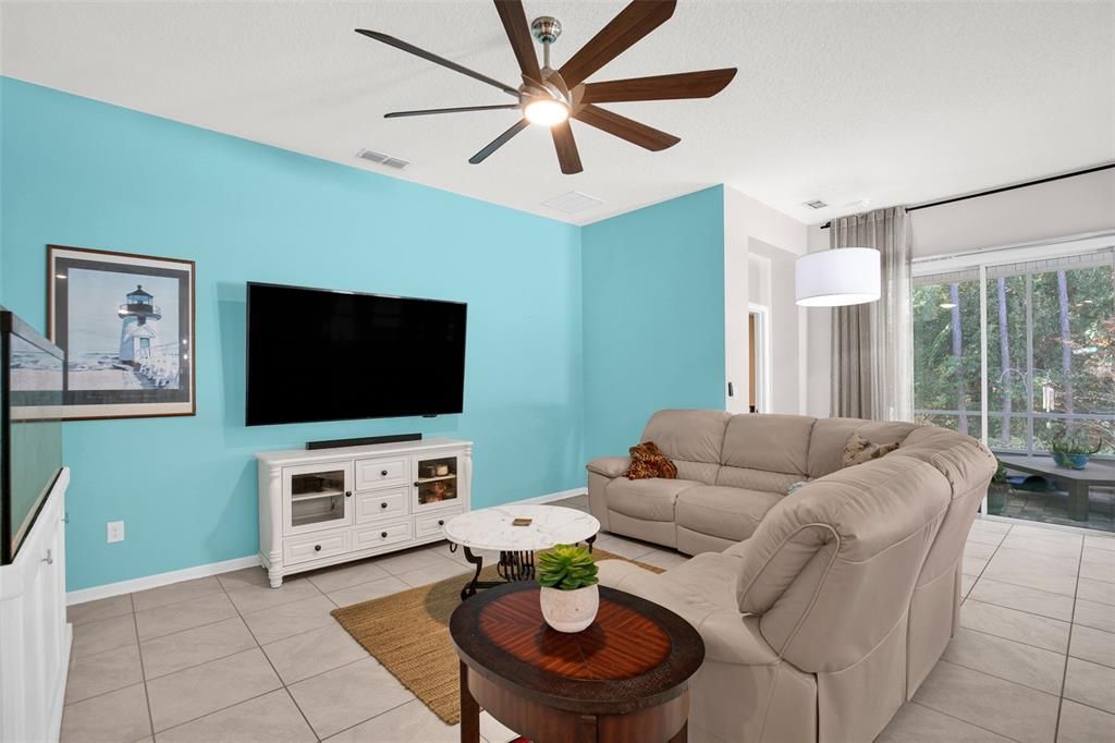 For Sale: $399,900 (3 beds, 3 baths, 2042 Square Feet)