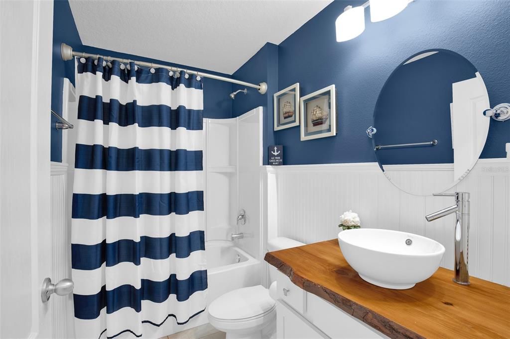 For Sale: $399,900 (3 beds, 3 baths, 2042 Square Feet)