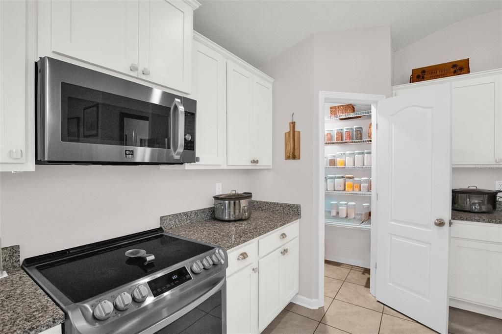 For Sale: $399,900 (3 beds, 3 baths, 2042 Square Feet)