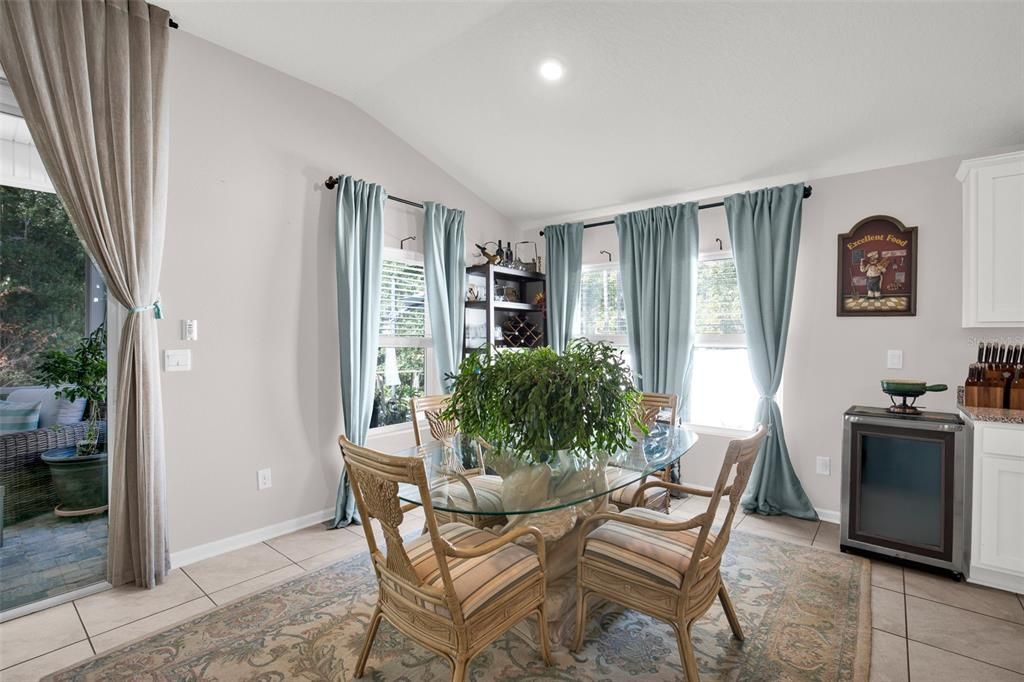 For Sale: $399,900 (3 beds, 3 baths, 2042 Square Feet)