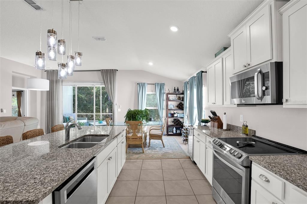 For Sale: $399,900 (3 beds, 3 baths, 2042 Square Feet)