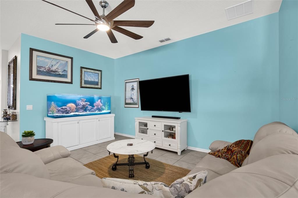 For Sale: $399,900 (3 beds, 3 baths, 2042 Square Feet)