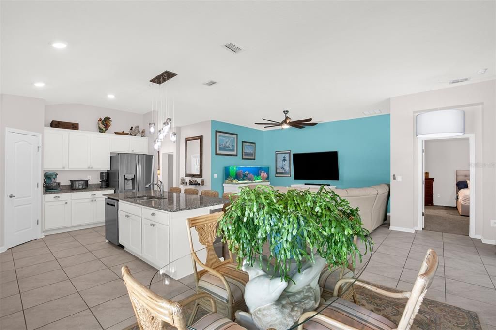 For Sale: $399,900 (3 beds, 3 baths, 2042 Square Feet)