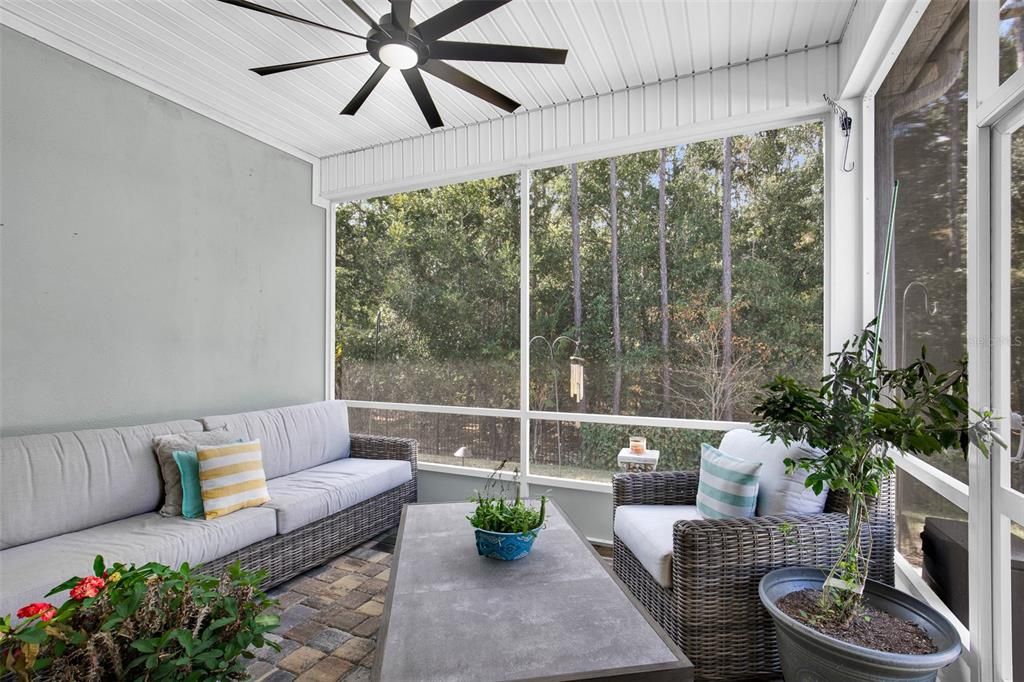 For Sale: $399,900 (3 beds, 3 baths, 2042 Square Feet)