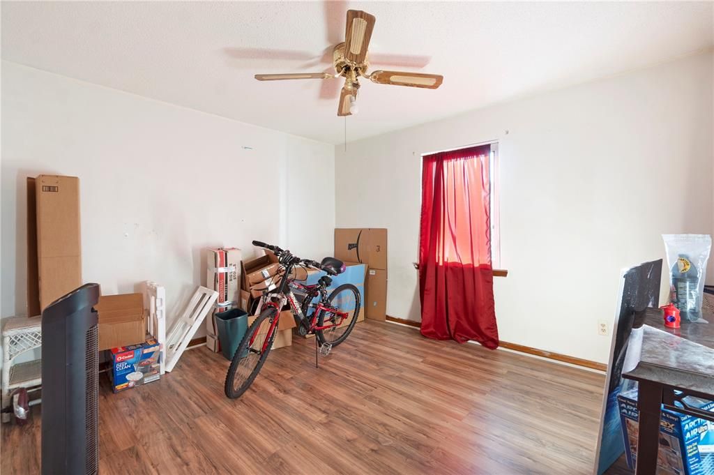 For Sale: $425,000 (5 beds, 3 baths, 2474 Square Feet)