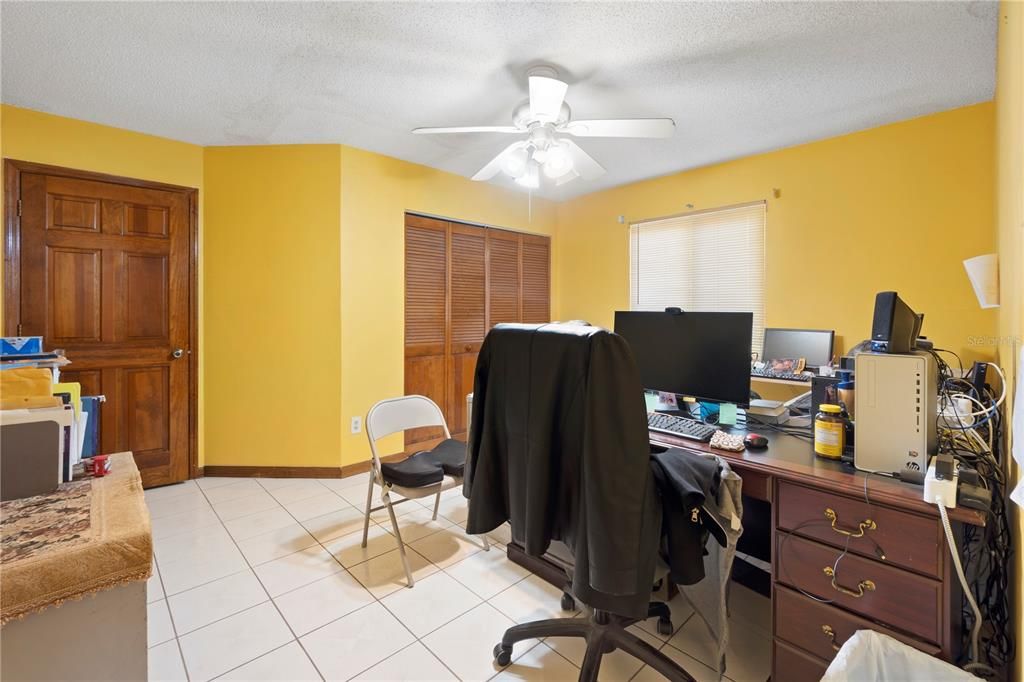 For Sale: $425,000 (5 beds, 3 baths, 2474 Square Feet)