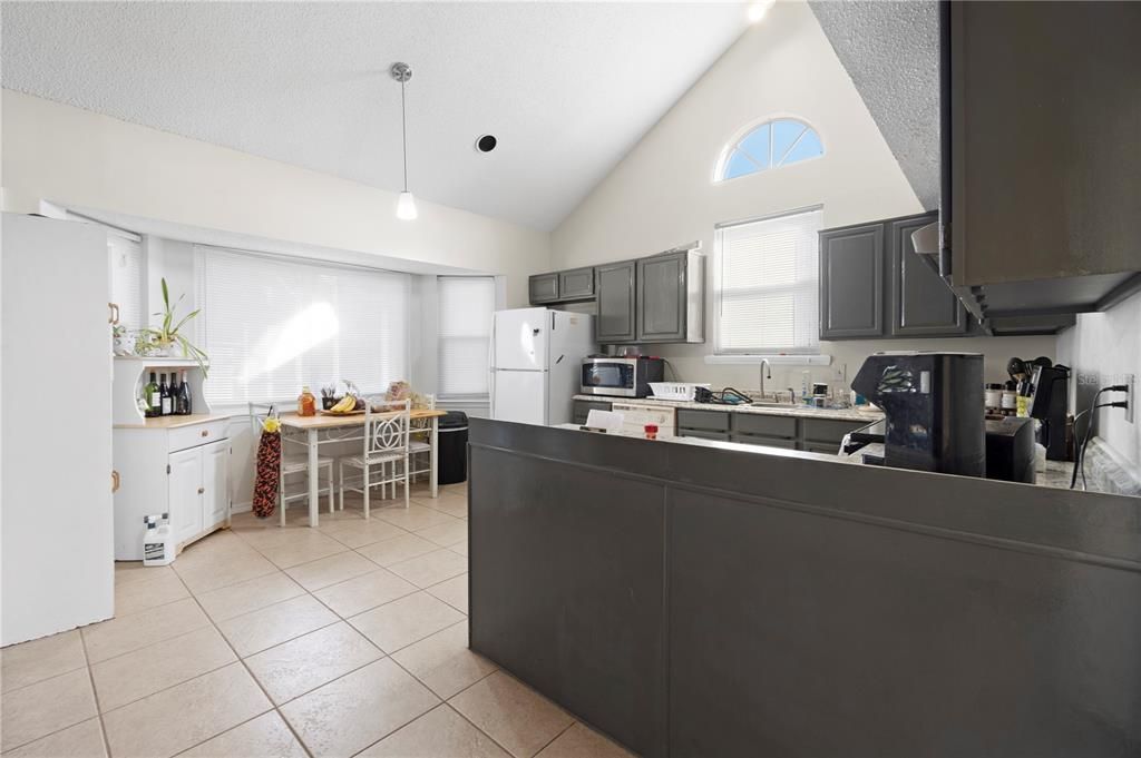 For Sale: $425,000 (5 beds, 3 baths, 2474 Square Feet)