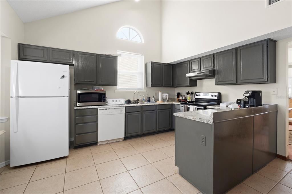 For Sale: $425,000 (5 beds, 3 baths, 2474 Square Feet)