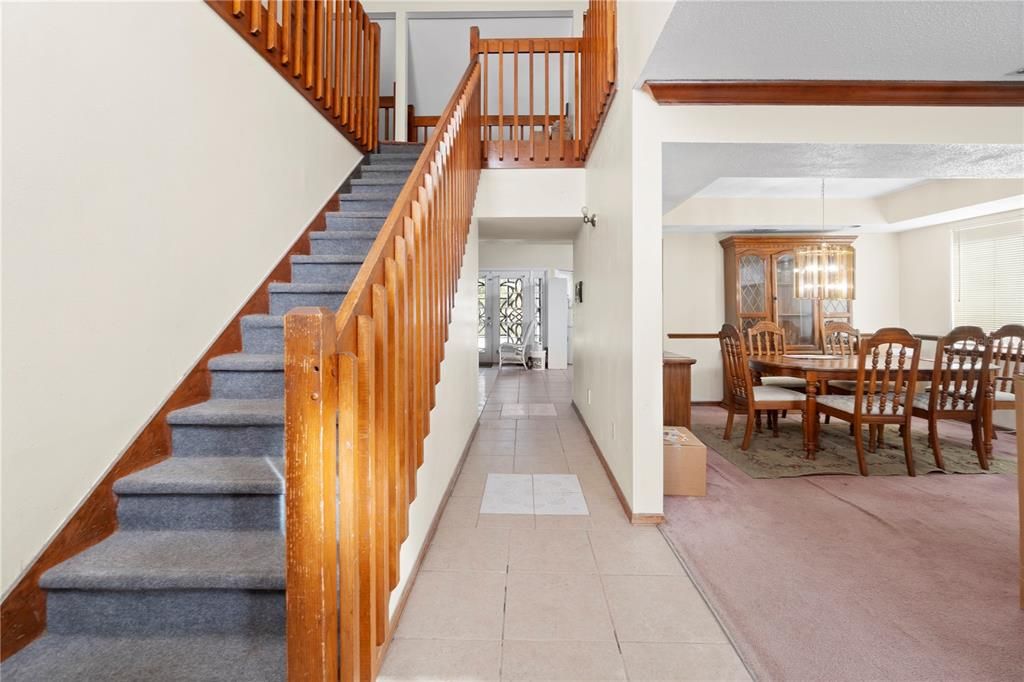 For Sale: $425,000 (5 beds, 3 baths, 2474 Square Feet)