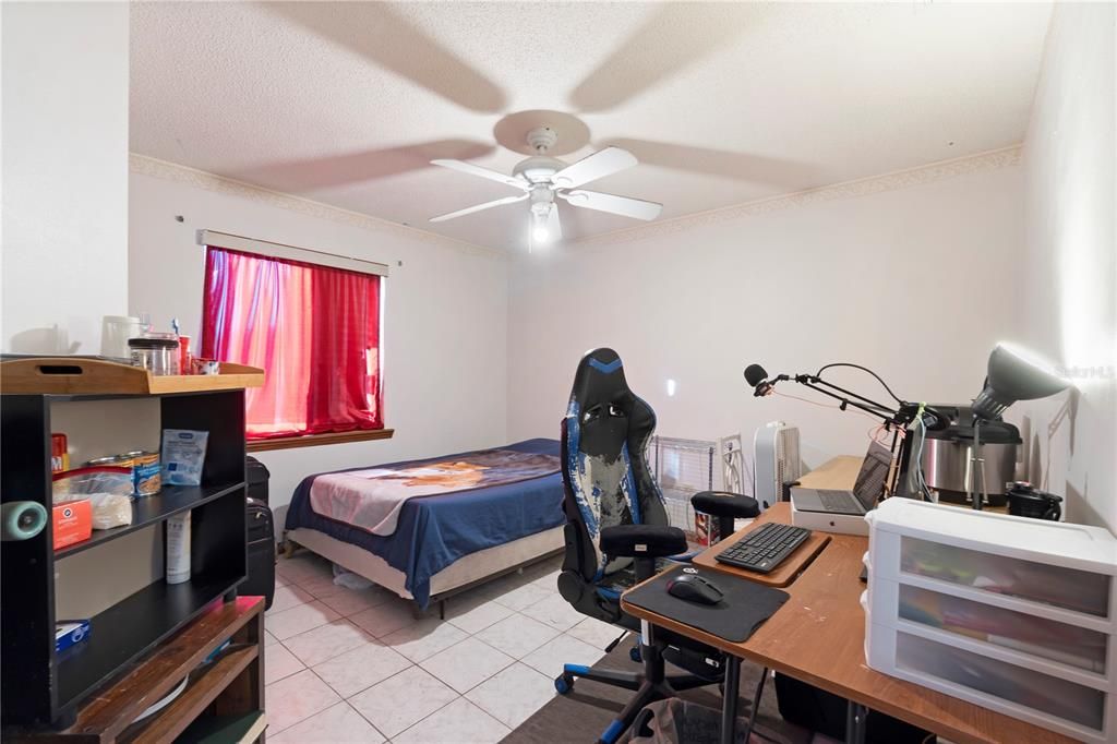 For Sale: $425,000 (5 beds, 3 baths, 2474 Square Feet)