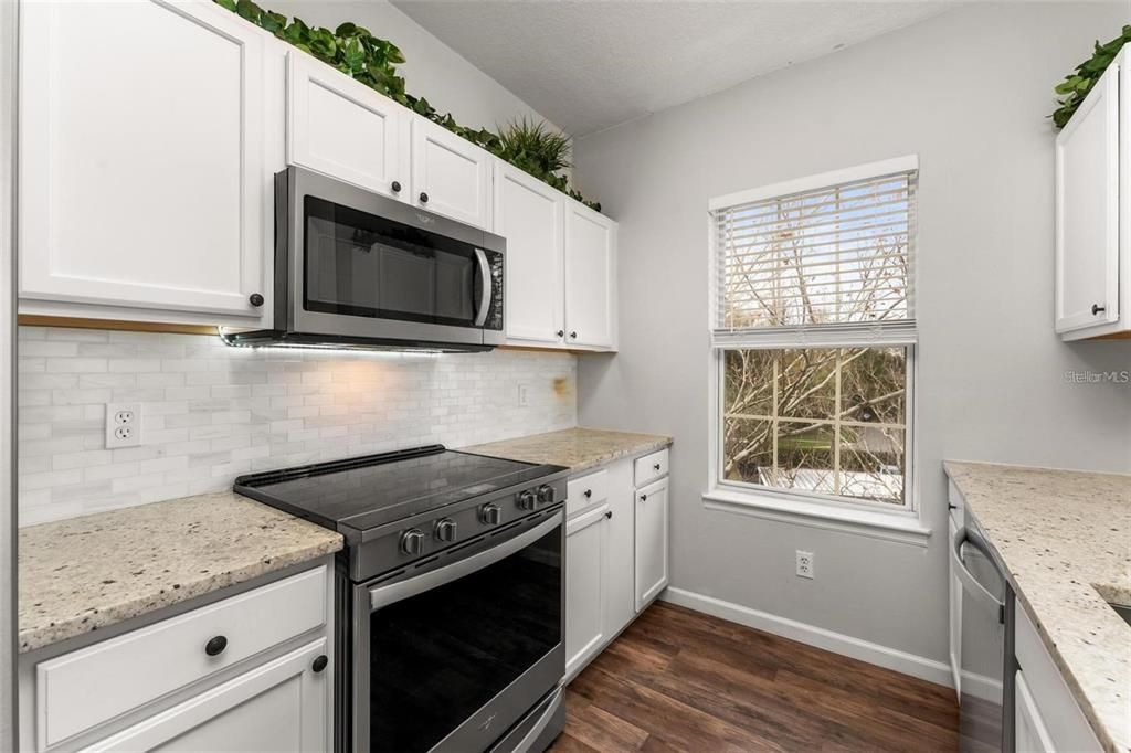 На продажу: $205,000 (3 спален, 2 ванн, 1405 Квадратных фут)