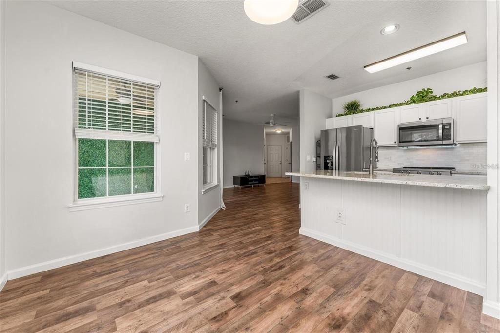 На продажу: $205,000 (3 спален, 2 ванн, 1405 Квадратных фут)