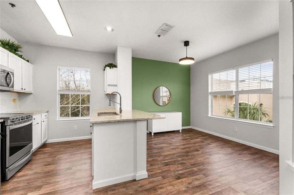 На продажу: $205,000 (3 спален, 2 ванн, 1405 Квадратных фут)