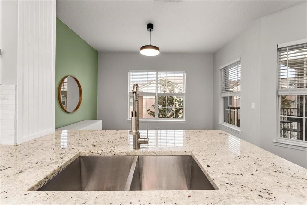 На продажу: $205,000 (3 спален, 2 ванн, 1405 Квадратных фут)