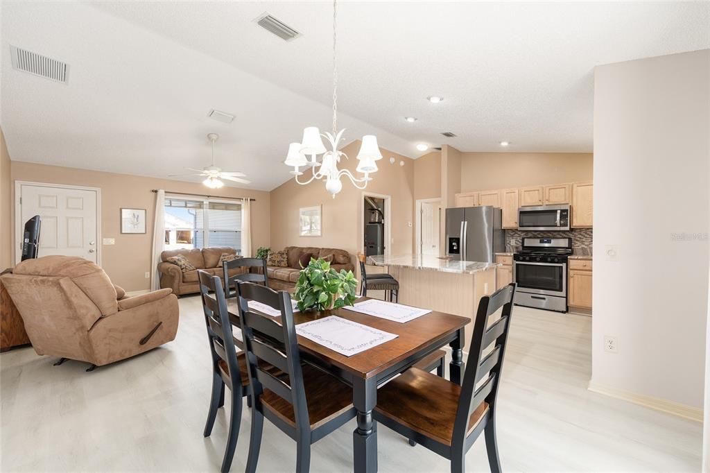 待售: $384,900 (3 贝兹, 2 浴室, 1392 平方英尺)