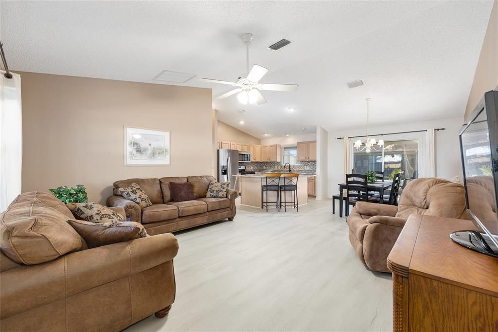 待售: $384,900 (3 贝兹, 2 浴室, 1392 平方英尺)