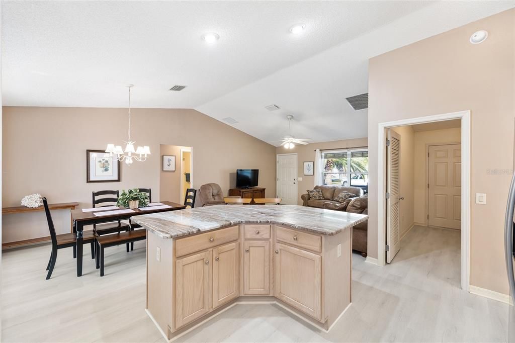 待售: $384,900 (3 贝兹, 2 浴室, 1392 平方英尺)