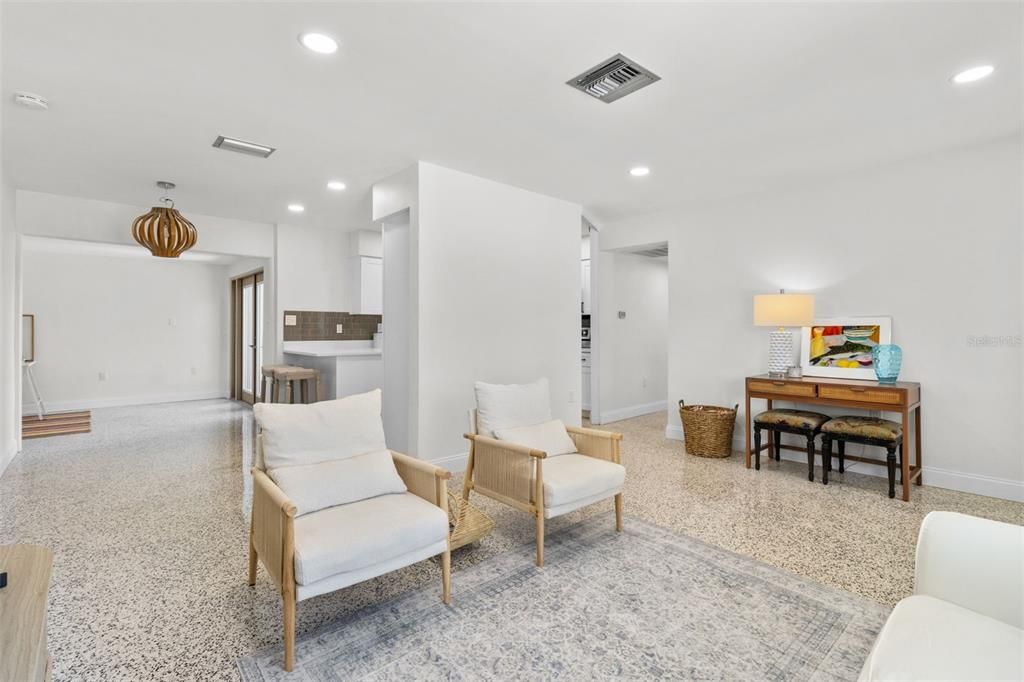 待售: $739,000 (4 贝兹, 0 浴室, 2286 平方英尺)