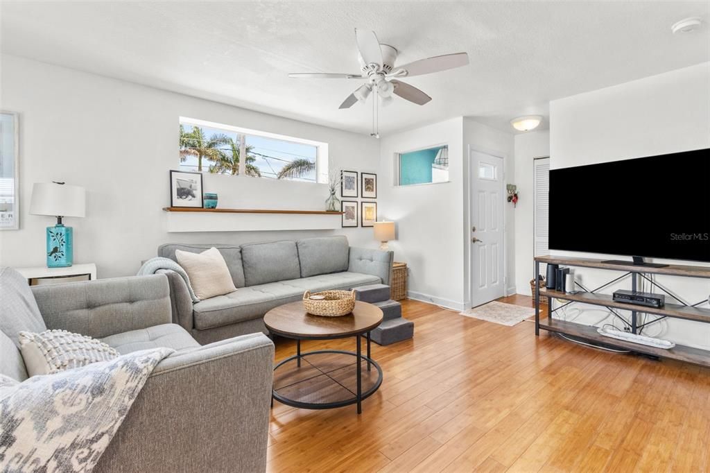 待售: $739,000 (4 贝兹, 0 浴室, 2286 平方英尺)