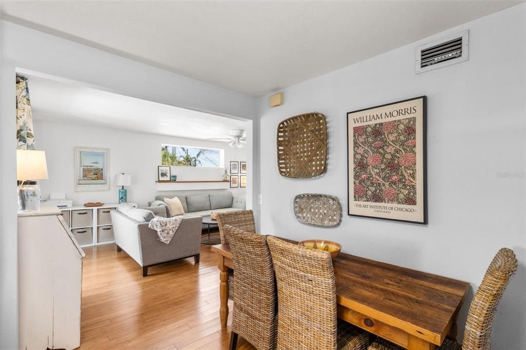 待售: $739,000 (4 贝兹, 0 浴室, 2286 平方英尺)