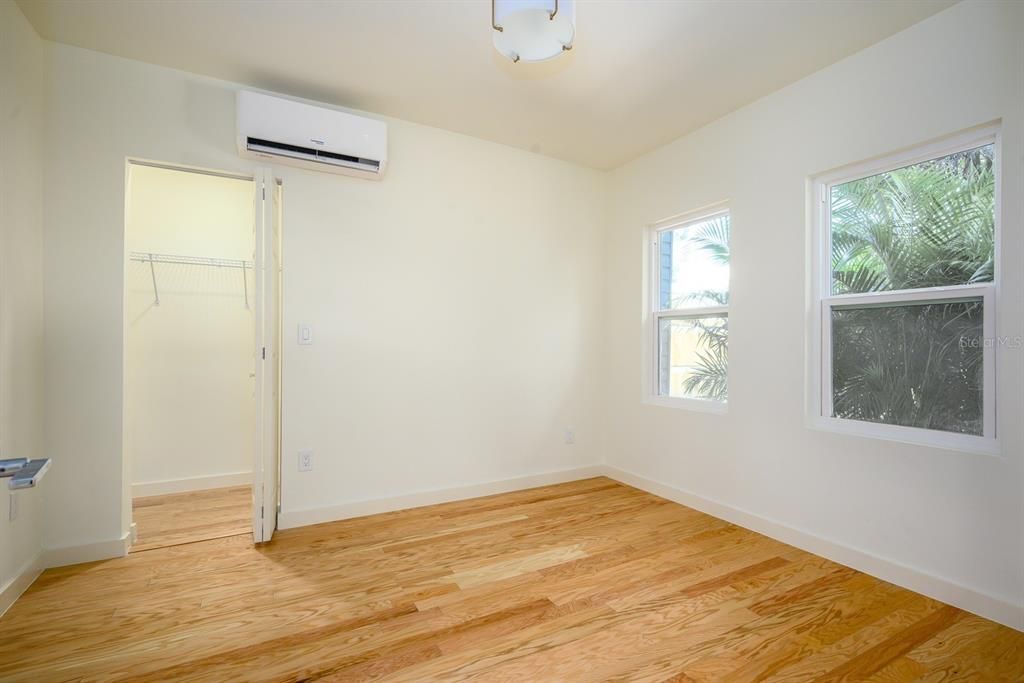 出租: $1,850 (2 贝兹, 1 浴室, 620 平方英尺)