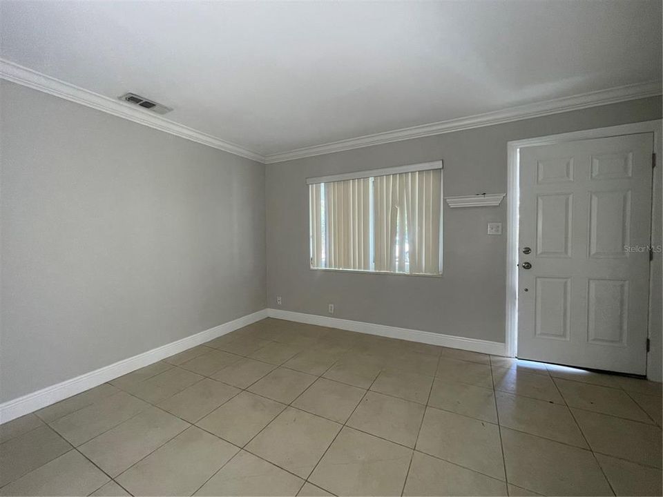 For Rent: $2,100 (2 beds, 1 baths, 940 Square Feet)