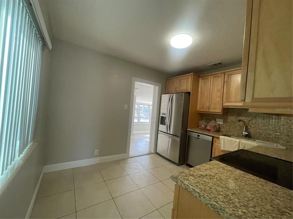 For Rent: $2,100 (2 beds, 1 baths, 940 Square Feet)