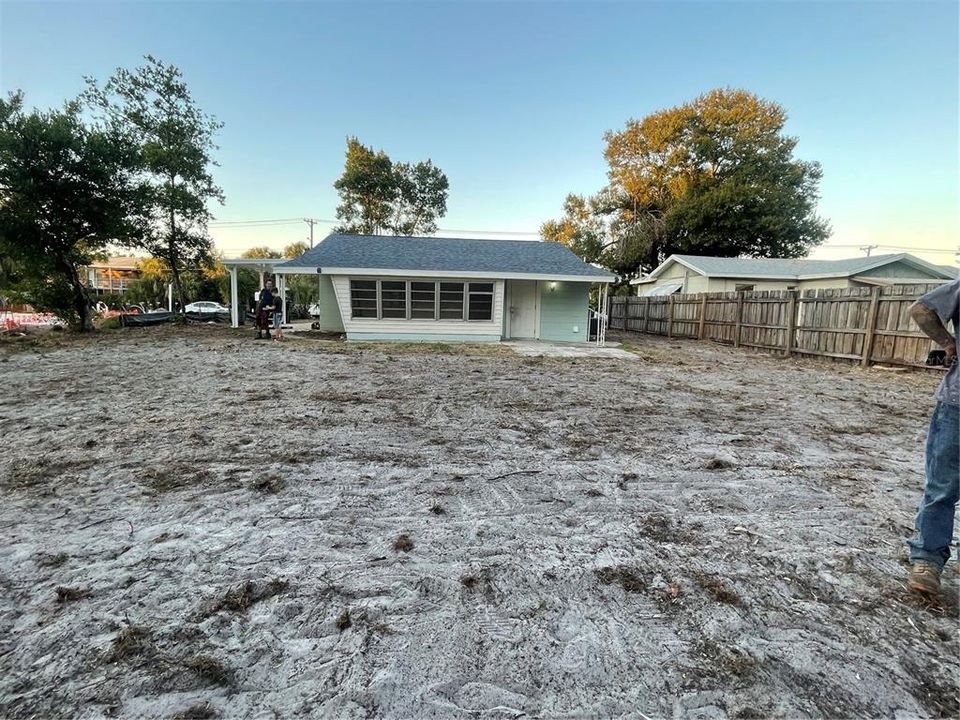 For Rent: $2,100 (2 beds, 1 baths, 940 Square Feet)