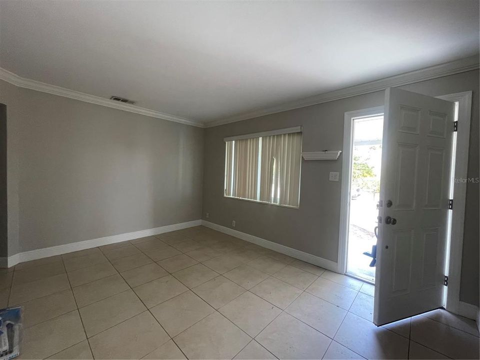 For Rent: $2,100 (2 beds, 1 baths, 940 Square Feet)