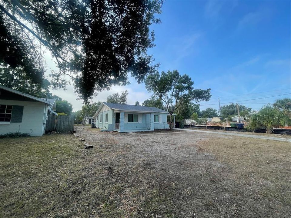 For Rent: $2,100 (2 beds, 1 baths, 940 Square Feet)