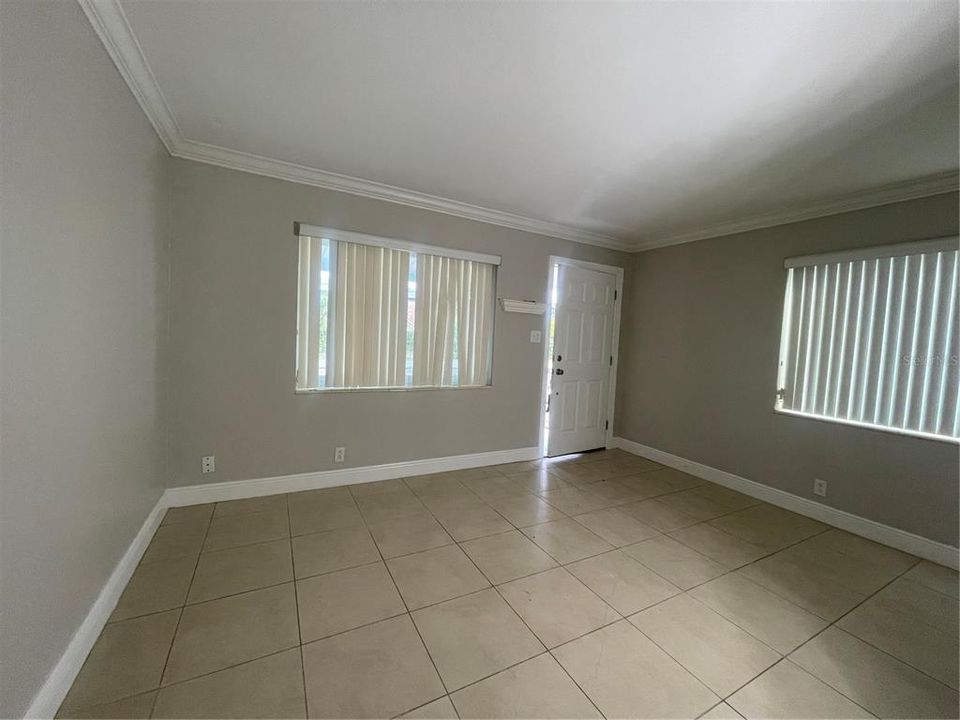 For Rent: $2,100 (2 beds, 1 baths, 940 Square Feet)