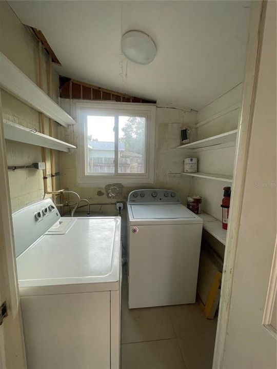 For Rent: $2,100 (2 beds, 1 baths, 940 Square Feet)