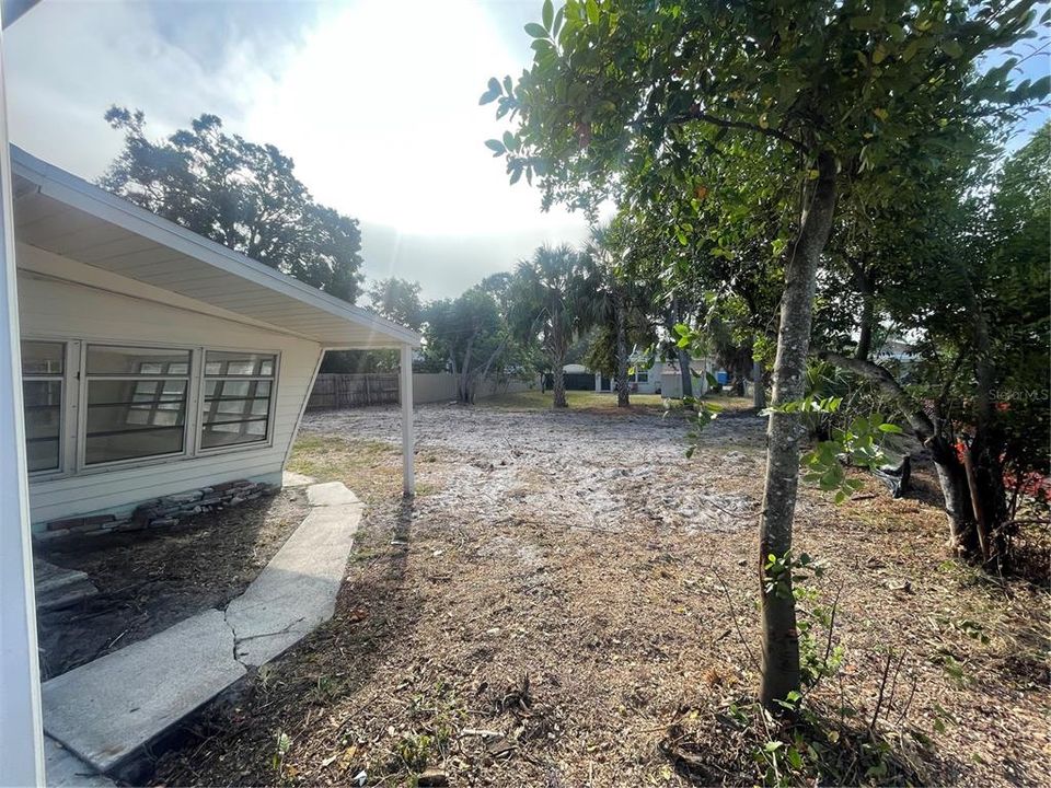 For Rent: $2,100 (2 beds, 1 baths, 940 Square Feet)