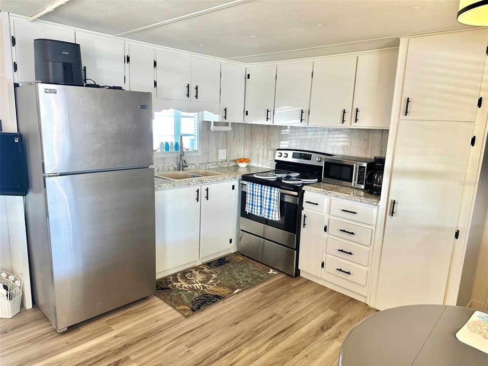 For Sale: $89,500 (2 beds, 1 baths, 669 Square Feet)