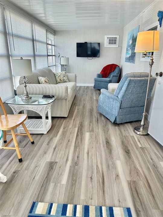 For Sale: $89,500 (2 beds, 1 baths, 669 Square Feet)