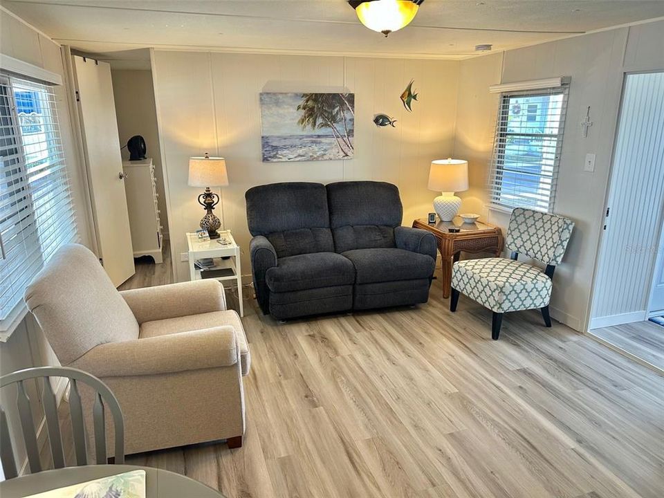 For Sale: $89,500 (2 beds, 1 baths, 669 Square Feet)