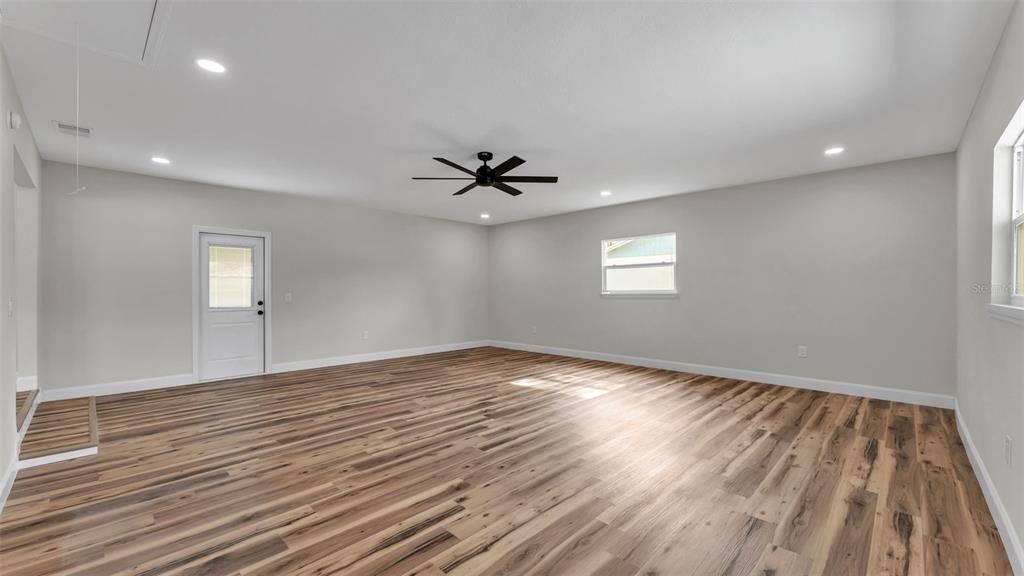 En Venta: $425,000 (3 camas, 2 baños, 2160 Pies cuadrados)